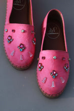 Load image into Gallery viewer, Bee - Hot Pink