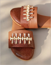 Load image into Gallery viewer, Praline